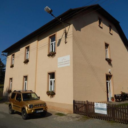 Hotel Penzion Manetin U Sv. Barbory Exterior foto
