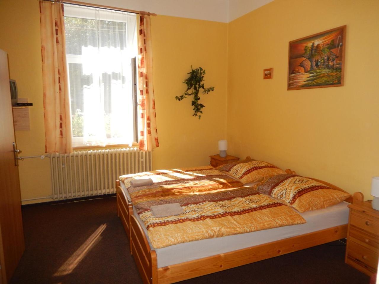 Hotel Penzion Manetin U Sv. Barbory Exterior foto